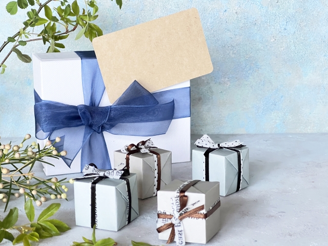 出産祝いのプレゼント箱がたくさん